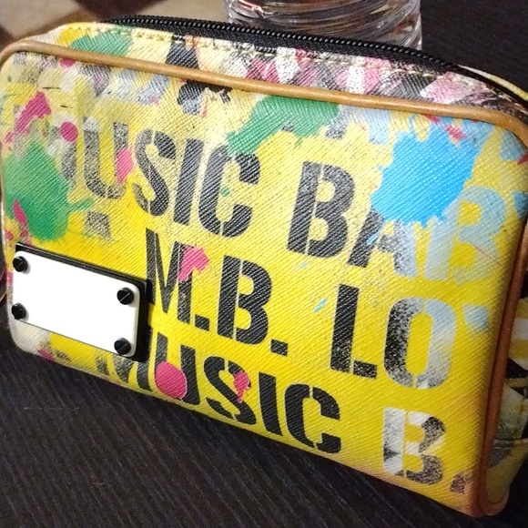 L.A.M.B - Picture 12 of 12